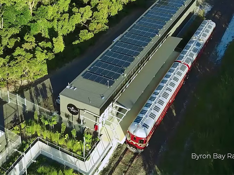 Byron Bay Solar Train - a relaxing trip in a zero emission train with Robert Llewellyn Fully Charged