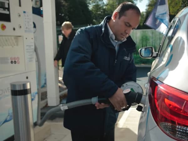 Refuelling at a hydrogen pump