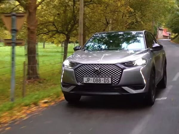 DS 3 Crossback E-Tense - Jonny takes the DS 3 Crossback for drive around Paris