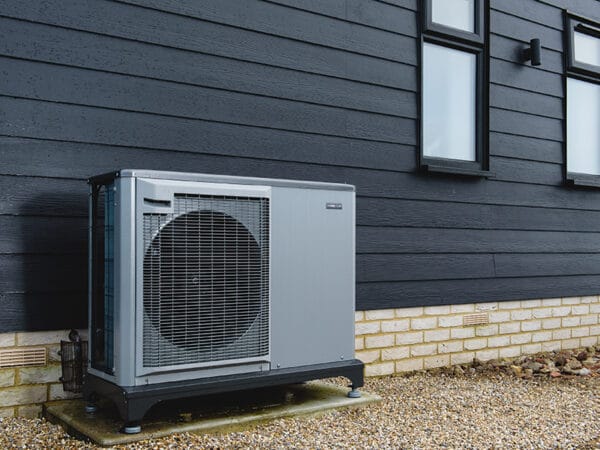 Low carbon heat pumps and achieve Net Zero can decarbonise heat and achieve Net Zero