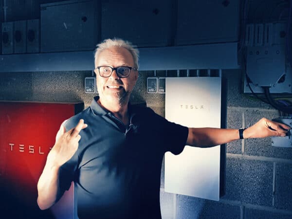 How quickly does Tesla Powerwall respond to a powercut? Robert Llewellyn Fully Charged