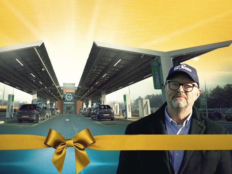 GRIDSERVE's Electric Forecourt WORLD EXCLUSIVE - Robert Llewellyn Fully Charged