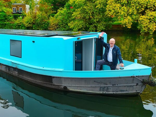 Living On An All Electric, Off-Grid Dreamboat - Solar Powered Boat