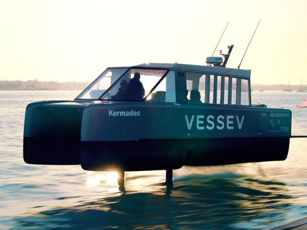 Is This the Most Efficient Electric Boat? Meet the Vessev VS9 Hydrofoil!