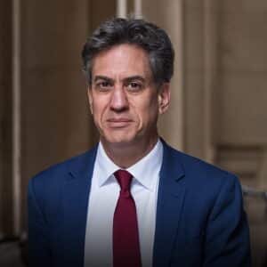 Clean economy brings jobs and growth, says Miliband as £100bn invested in green energy